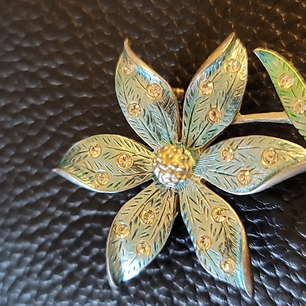 J.J. brooch - Picture 2 of 5